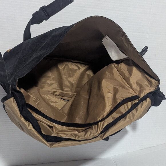 Timberland Mendum Pond Messenger Bag NWT Black Water-Resistant Laptop Crossbody - Picture 8 of 12